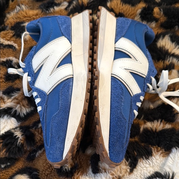 Used New balance Blue Sneakers with White Accents - Picture 5 of 5